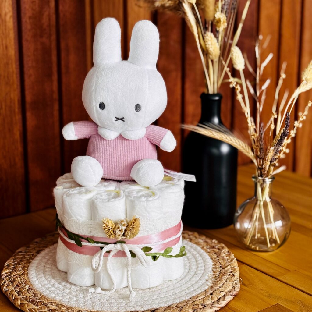 Nijntje luiertaart roze rib handgemaakt cadeau