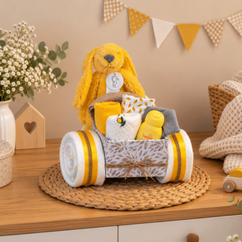Luiertaart Bakfiets met Konijntje geel handgemaakt kraamcadeau