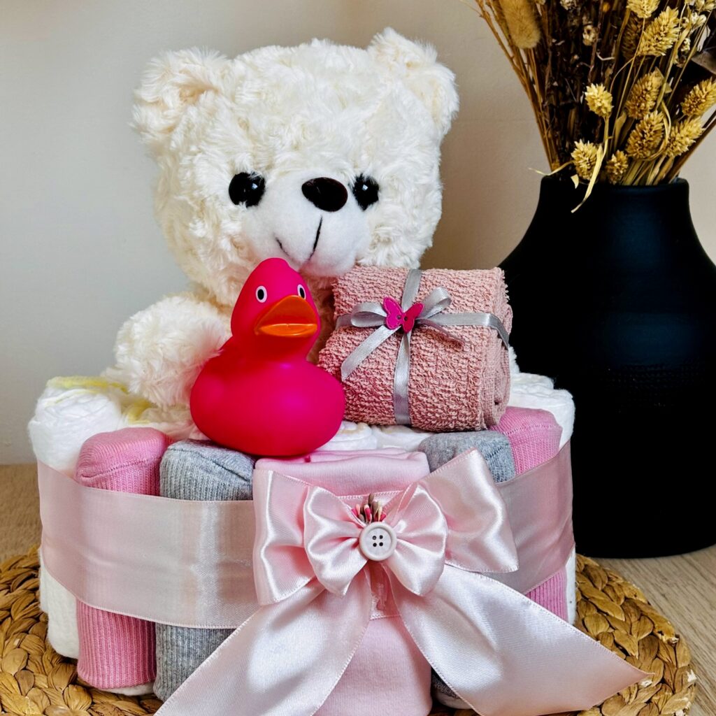 Luiertaart met beertje in roze handgemaakt