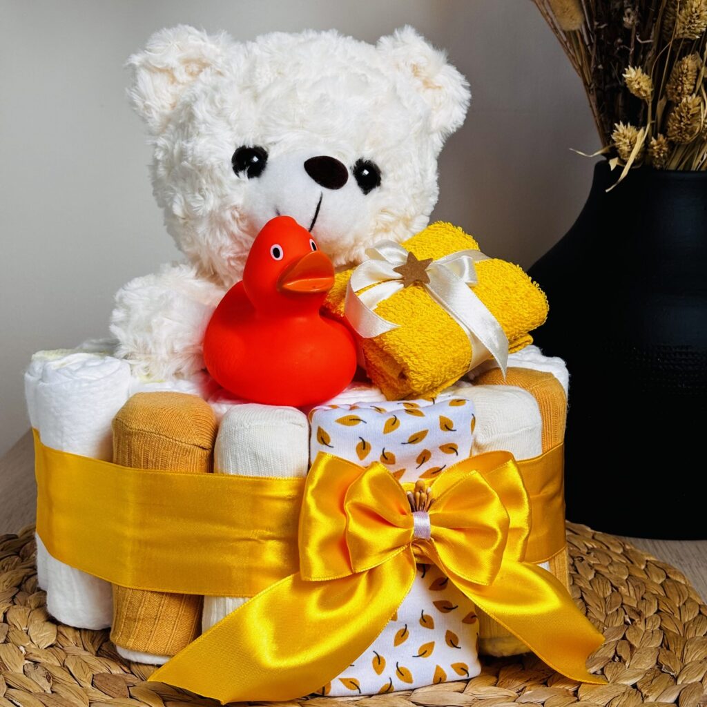 Luiertaart met beertje in geel handgemaakt